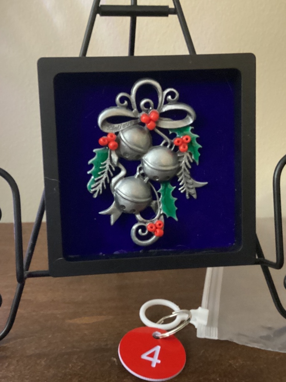 Handmade upcycled Christmas jewelry Art pewter brooch silvertone star kittys